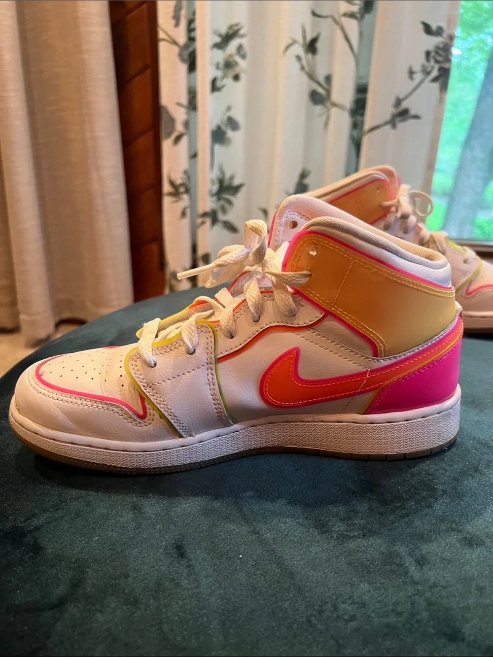 Nike Air Jordan 1 Glow Kids High-Top Sneakers